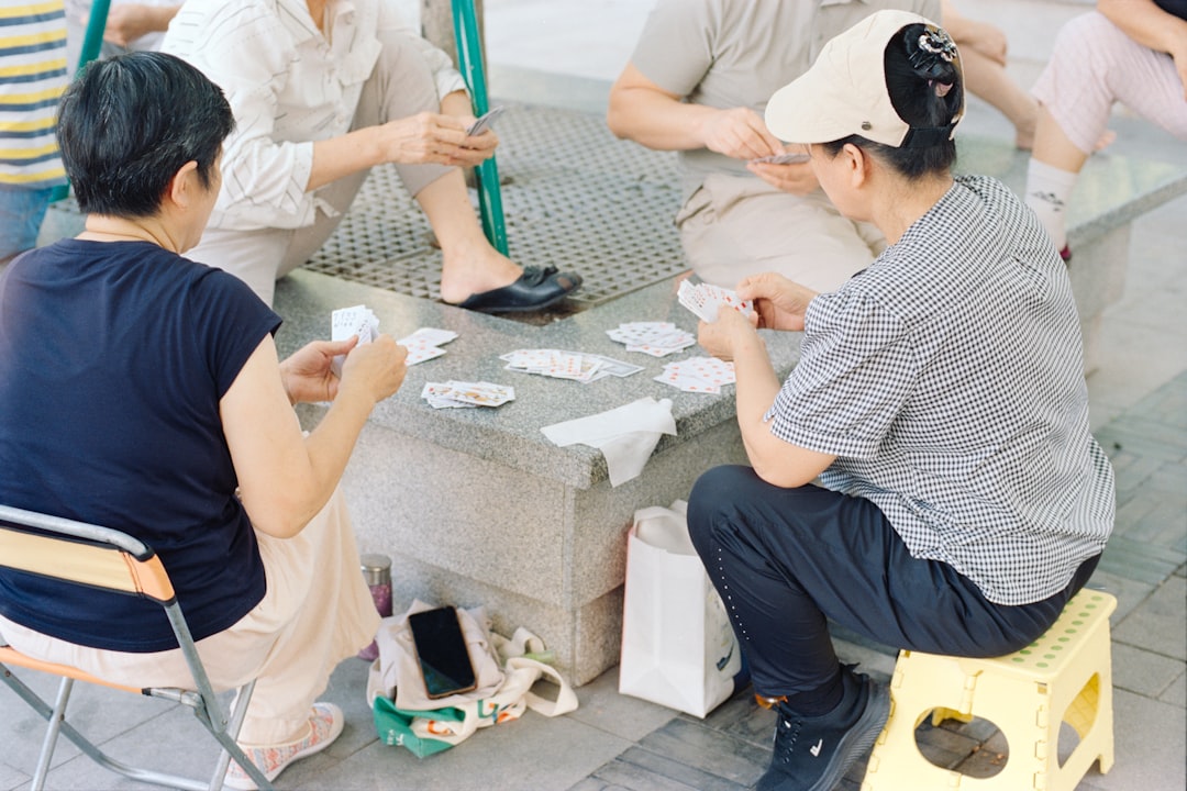 로또 번호에 대해 이야기하는 사람들